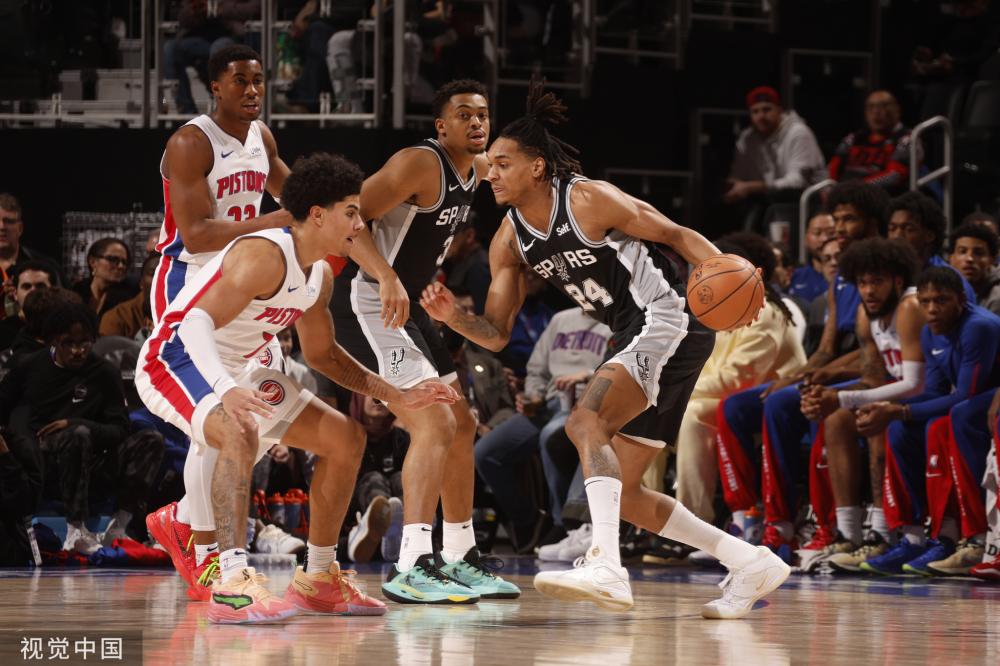 轻球员的发 轻球员的发