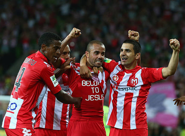 他需要在场 他需要在场