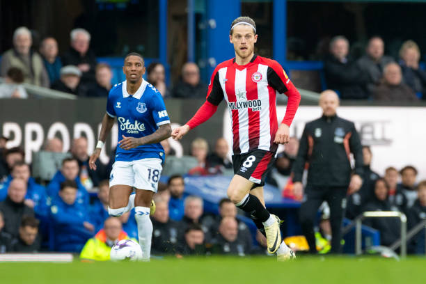 续稳居第四 续稳居第四